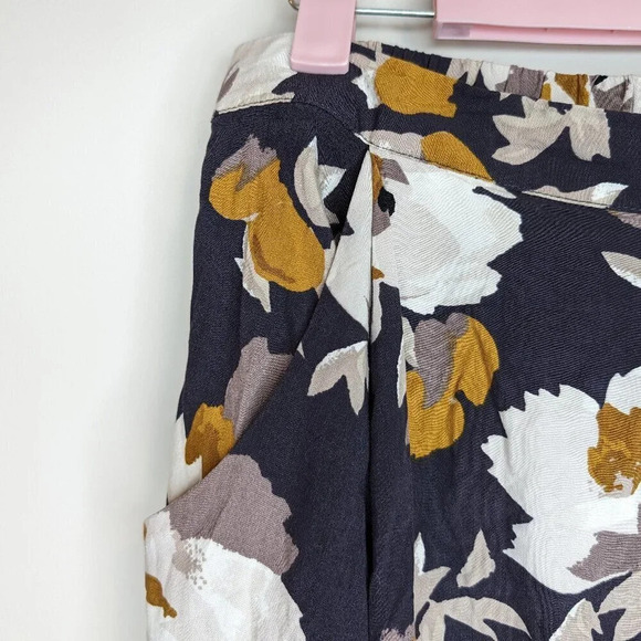 Old Navy Flowy Mini Skirt Navy Blue  Tan White Floral with Pockets Women XS - Picture 5 of 8
